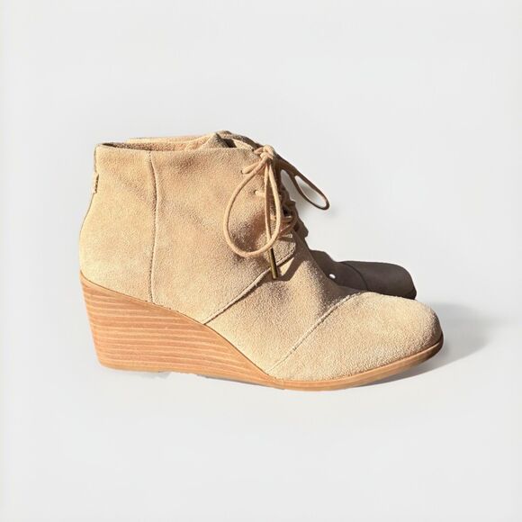 TOMS 300615 Beige Suede 2-Eye Laced Cap Toe Wedge Booties – Women’s Size 8 - Picture 1 of 9